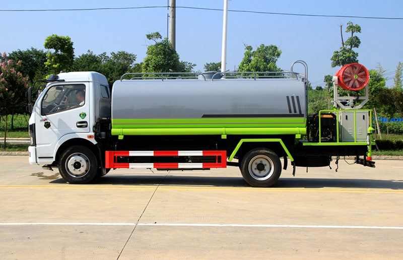 國六東風9.2噸噴霧車