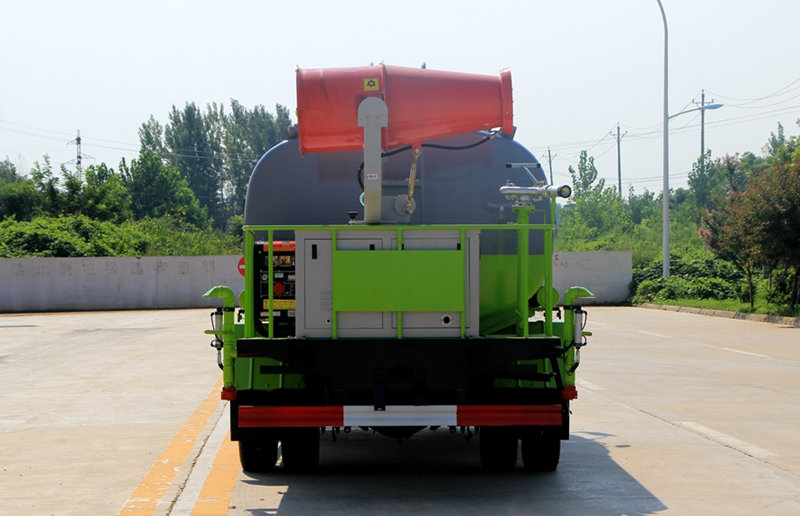 國六東風9.2噸噴霧車